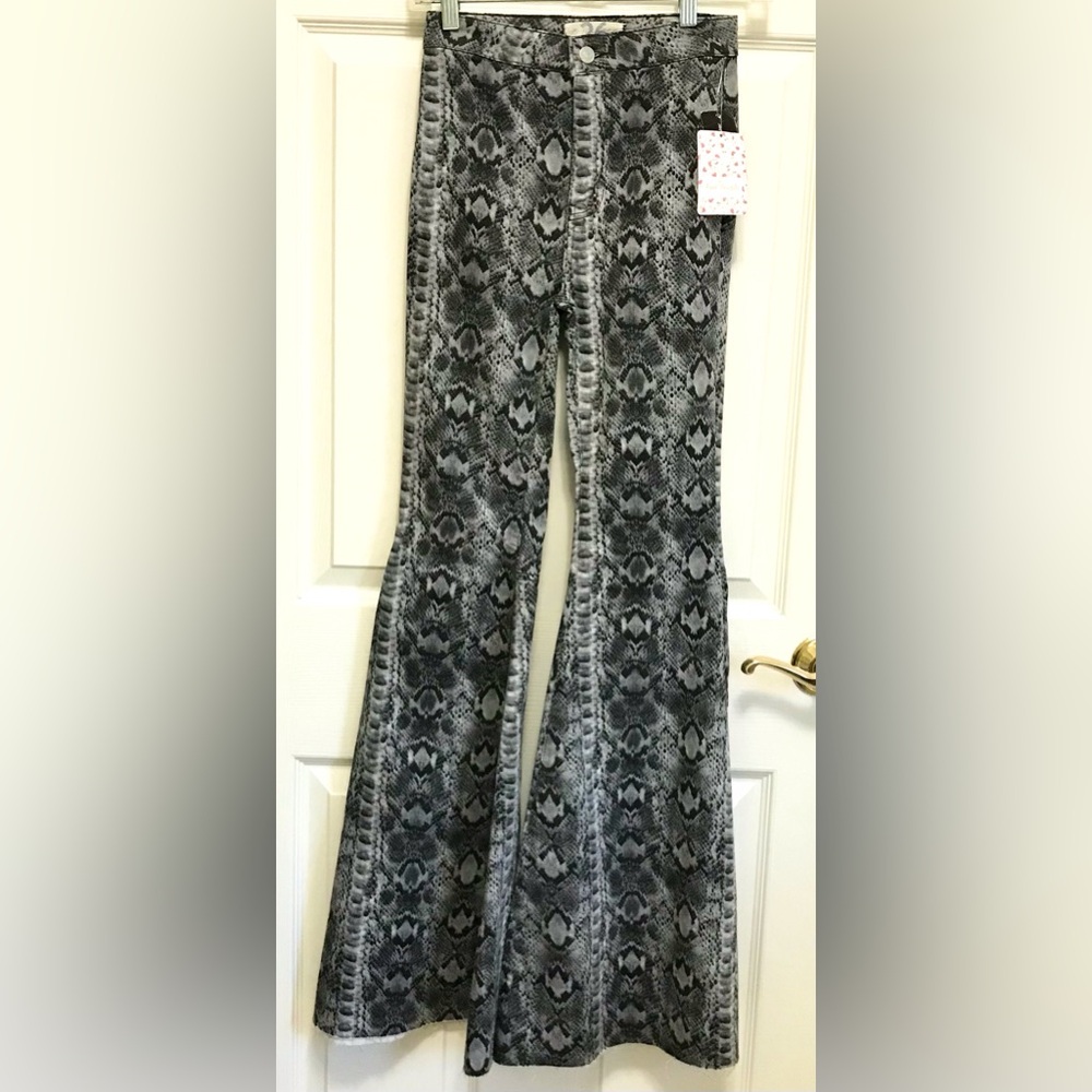 NWT We the Free Just Float On Flare Jeans - Picture 7 of 16